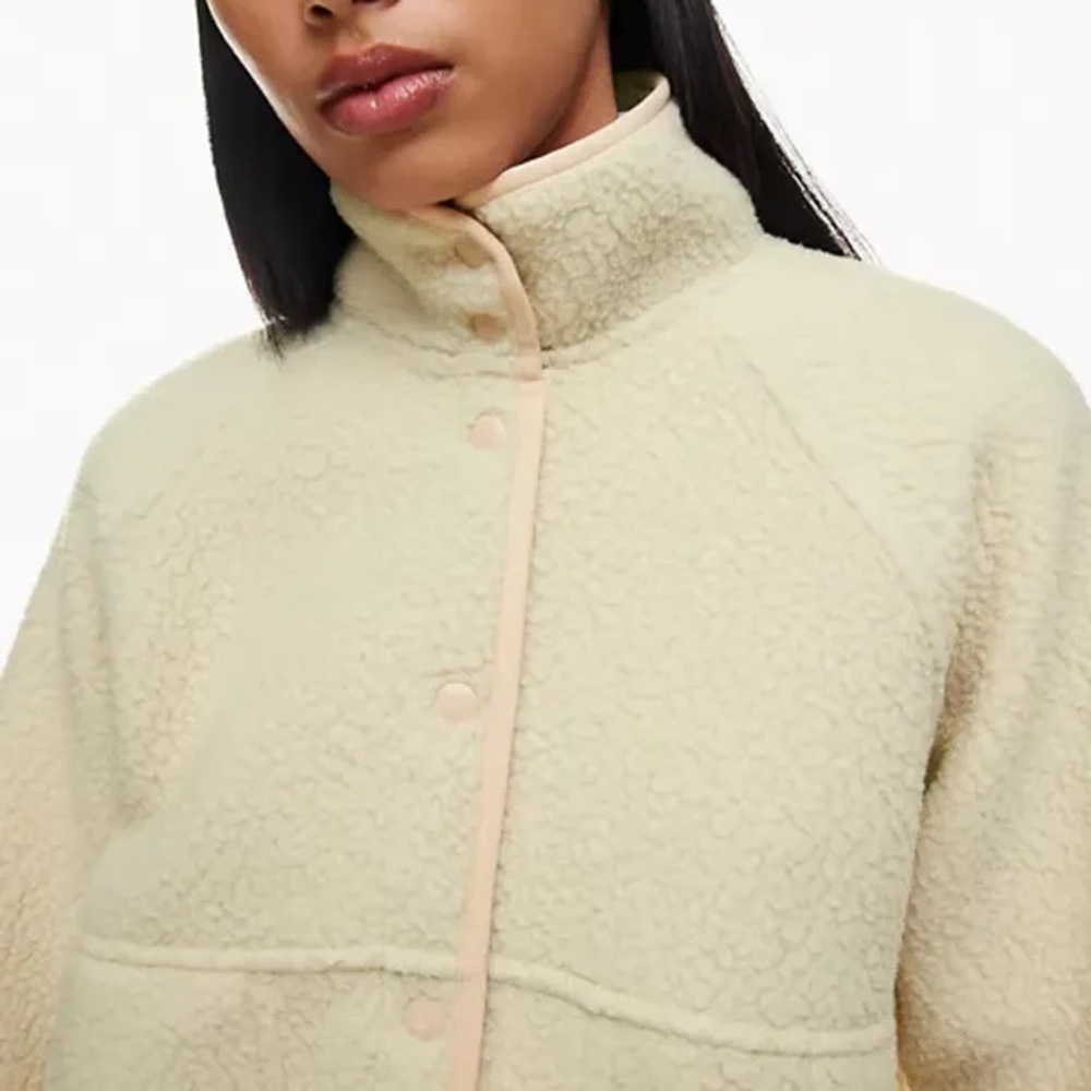 aritzia sunday best bigfoot polar fleece button up - Picture 3 of 4